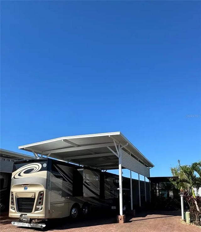 2025 St George Drive, DAVENPORT