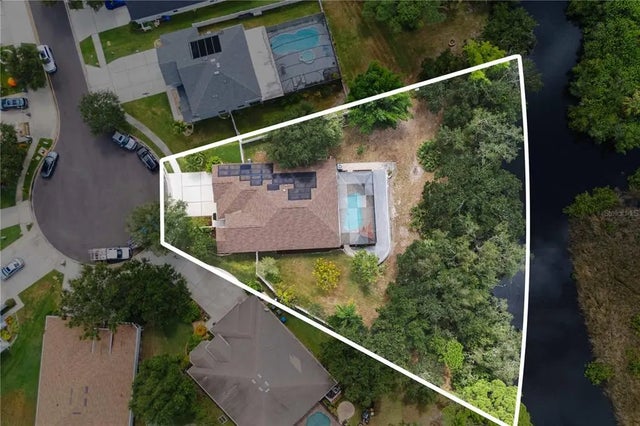 9020 N River Road, TAMPA