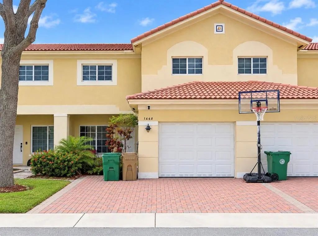 7668 S Stonecreek Circle, HOLLYWOOD