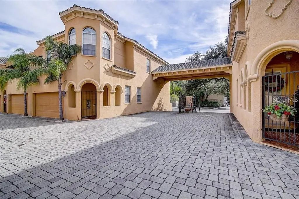 2911 Hansen Manor Lane, TAMPA