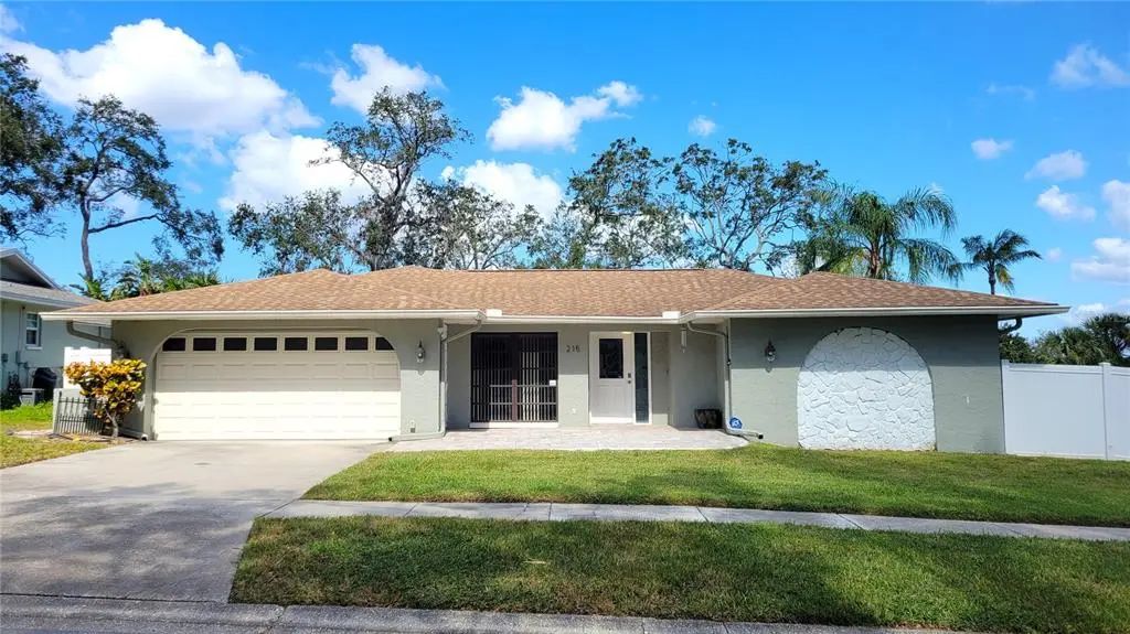 215 Meadowcross Drive, SAFETY HARBOR