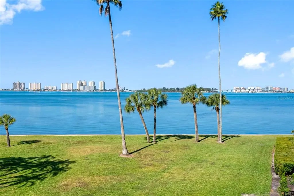 100 Oakmont Lane 301, BELLEAIR