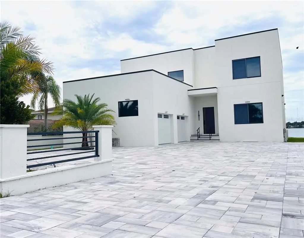 2115 N Halifax Avenue, DAYTONA BEACH