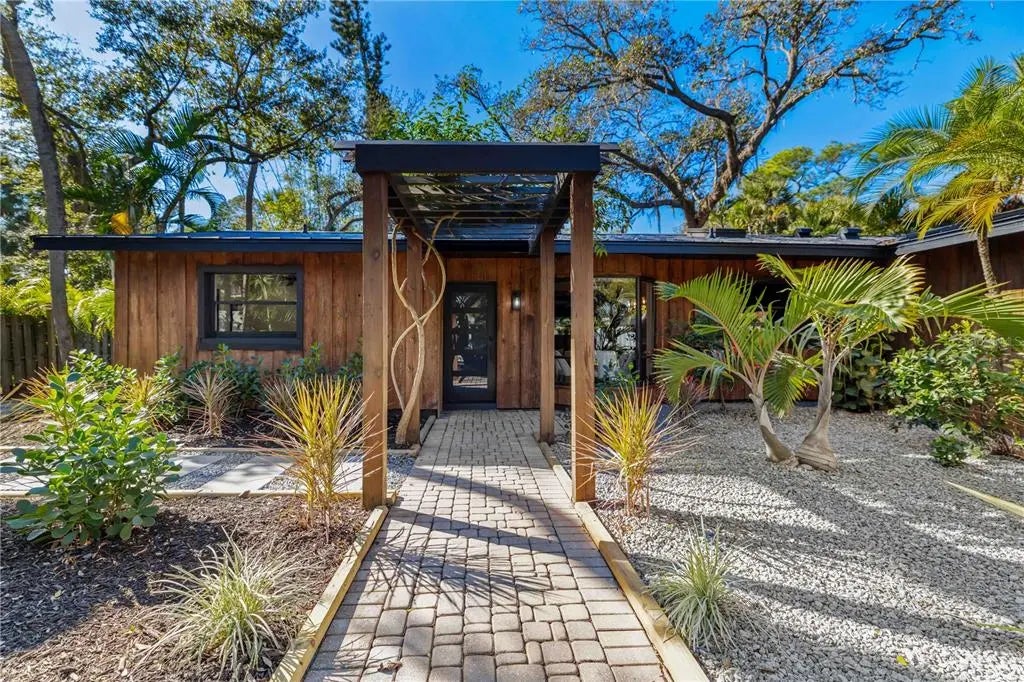 4534 Banan Place, SIESTA KEY