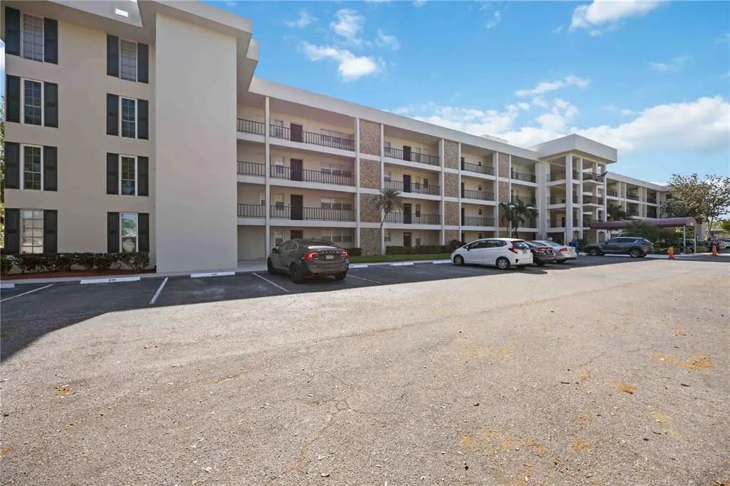 7461 W Country Club Drive N 207, SARASOTA