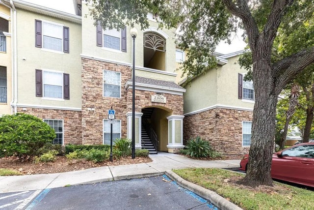 2406 Courtney Meadows Court 303, TAMPA