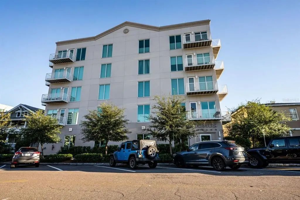 644 3rd Avenue S 408, ST PETERSBURG