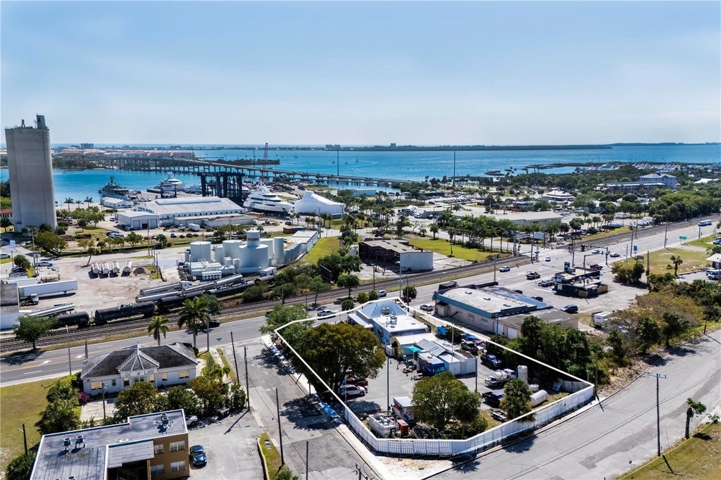 927 North Us Highway 1, FORT PIERCE