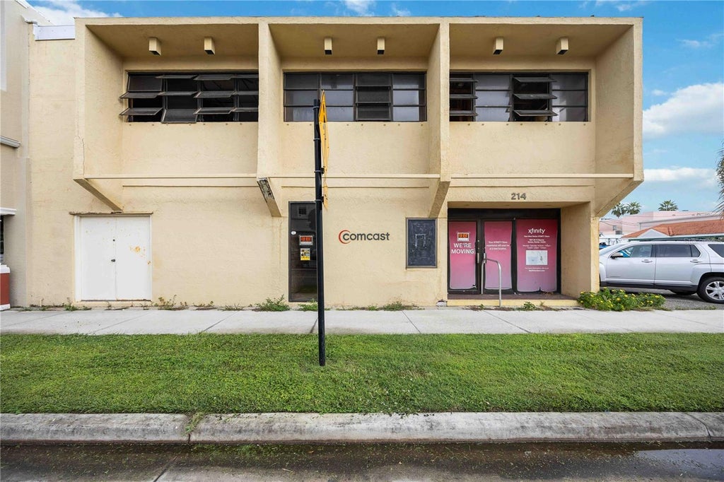 214 Miami Avenue E, VENICE