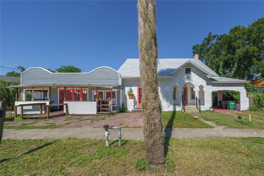 325 South Highland Street, MOUNT DORA