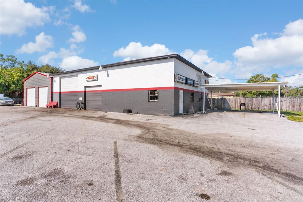 2111 K Ville Avenue, AUBURNDALE