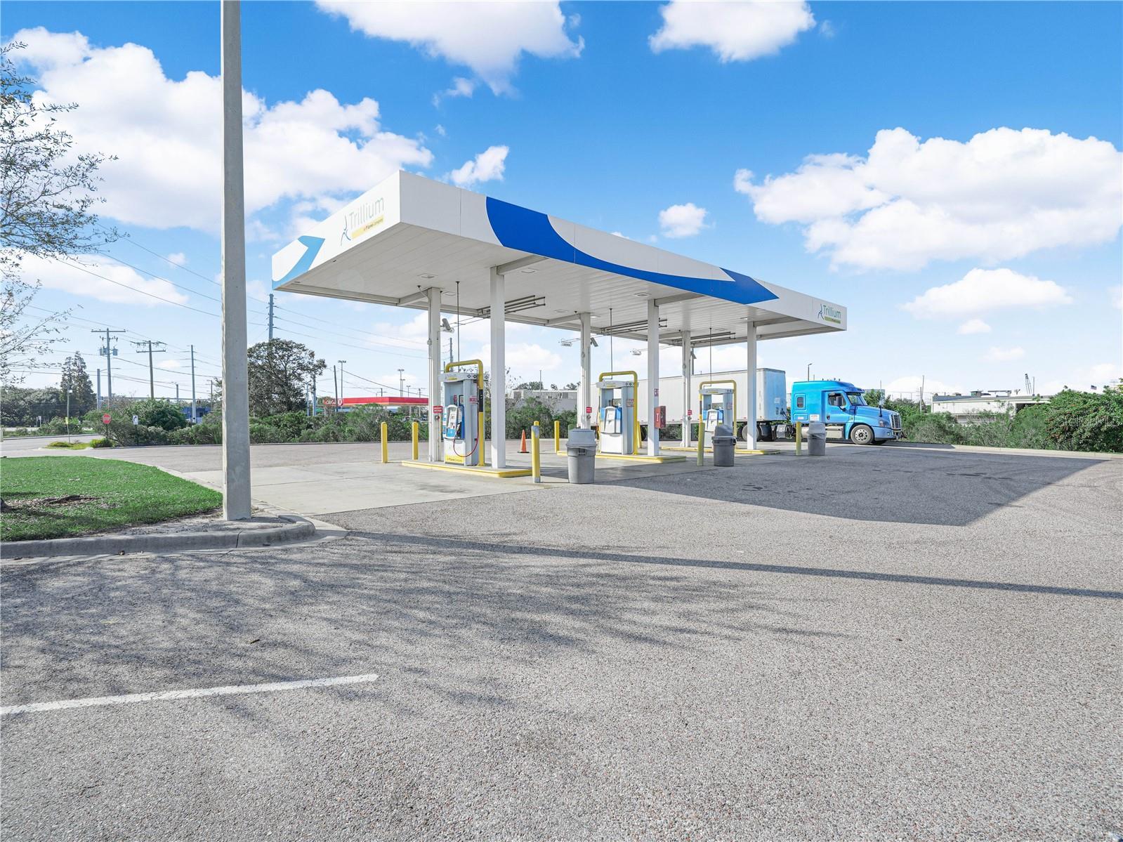 Photo of Listing #P4937477