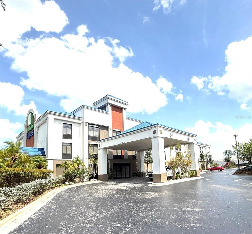 9400 19th Ln, VERO BEACH