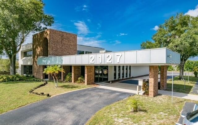 2119 Grand Boulevard, HOLIDAY