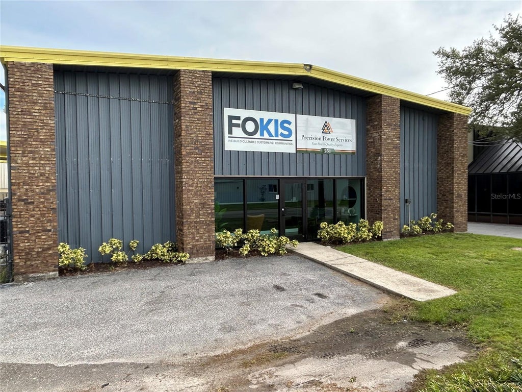 251 Douglas Road E, OLDSMAR