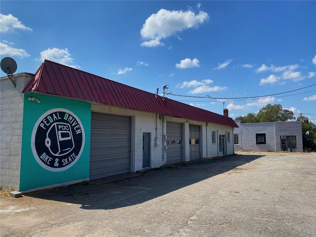 1095 West Broad Street, ATHENS