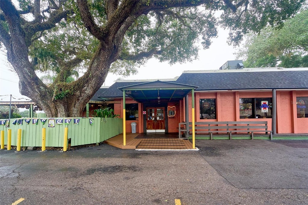 706 East Brandon Boulevard, BRANDON