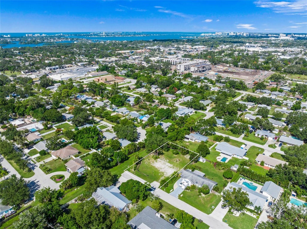 2209 Oak Terrace, SARASOTA
