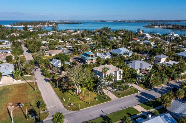 641 Broadway Street, LONGBOAT KEY