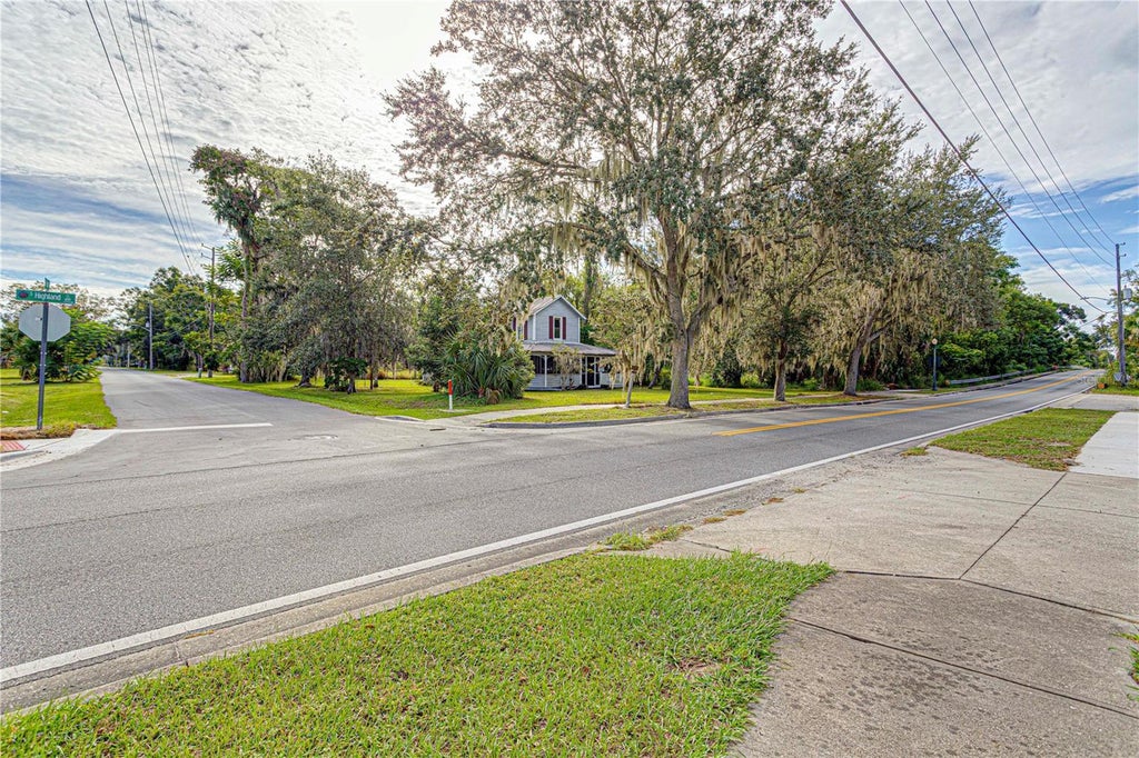 610 South Highland Street, MOUNT DORA