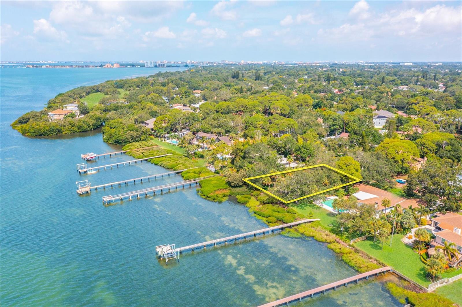 Photo of Listing #U8215475