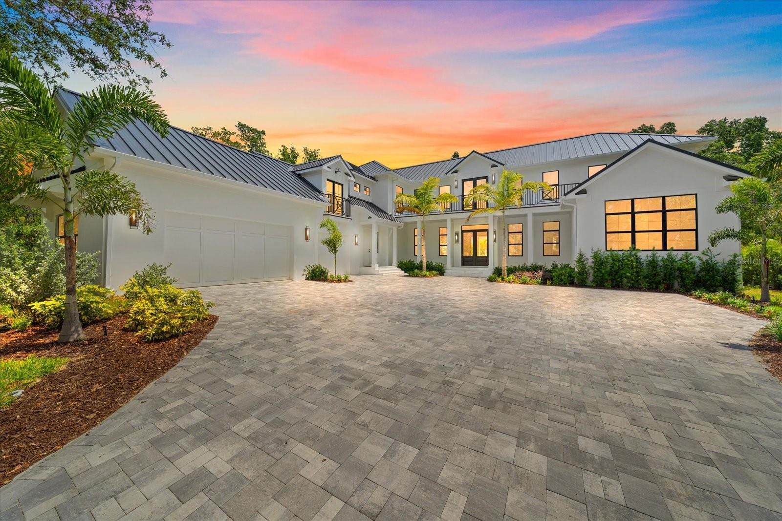 656 Tropical Circle