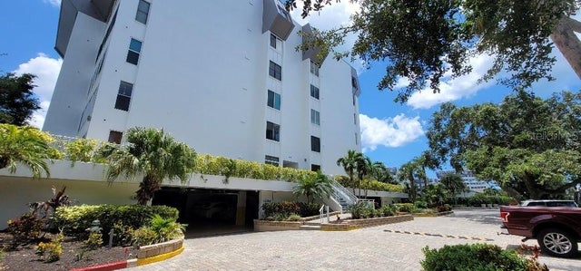 1200 East Peppertree Lane 305, SARASOTA