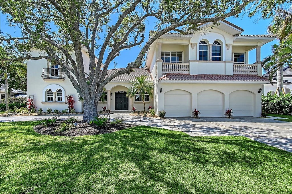 404 South Shore Drive, SARASOTA