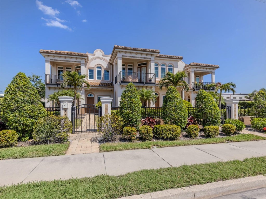 212 Milan Avenue W 1, VENICE