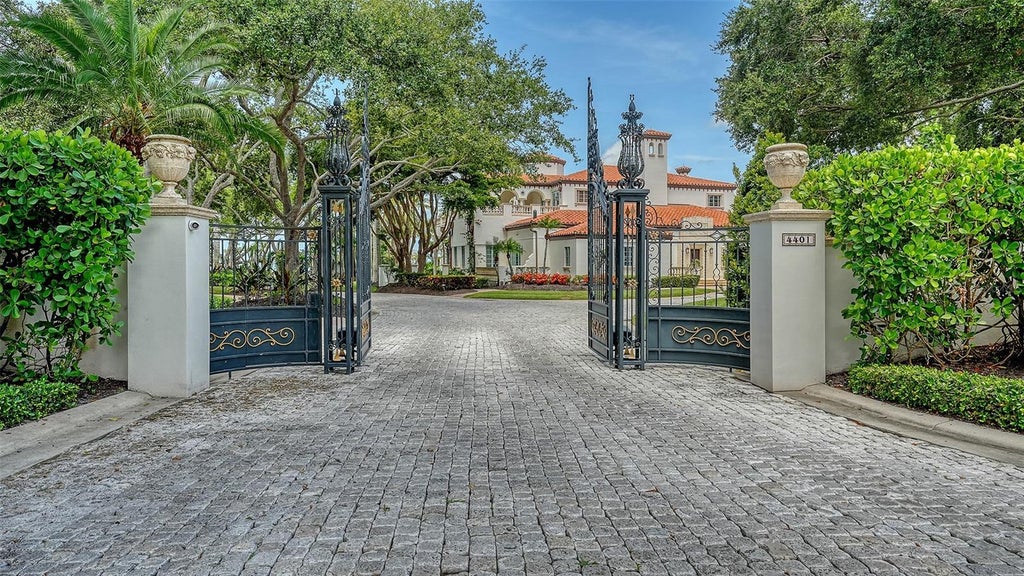 4423 Bay Shore Road, SARASOTA