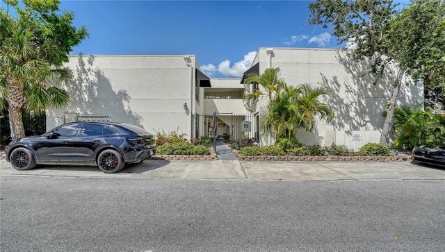 1542 Oak Street 102, SARASOTA
