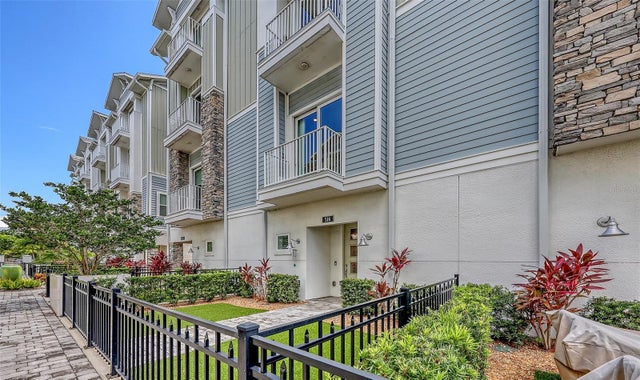 516 Laurel Park Drive, SARASOTA