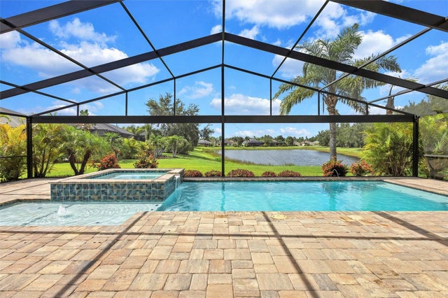 12071 Forest Park Circle, BRADENTON