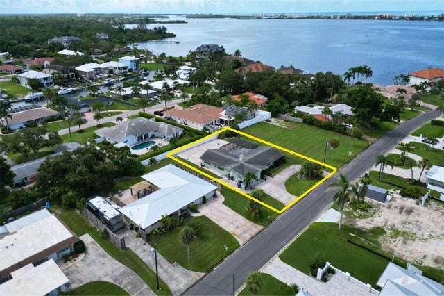 1848 Southpointe Drive, SARASOTA