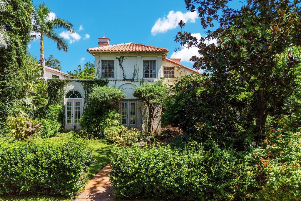 457 Woodland Drive, SARASOTA