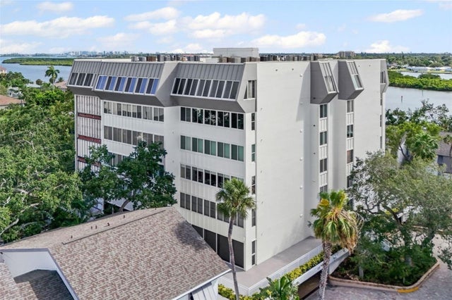 1255 East Peppertree Drive 201, SARASOTA