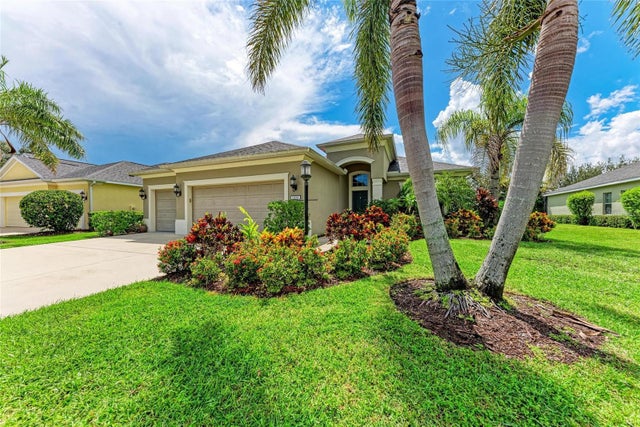 12051 Forest Park Circle, BRADENTON