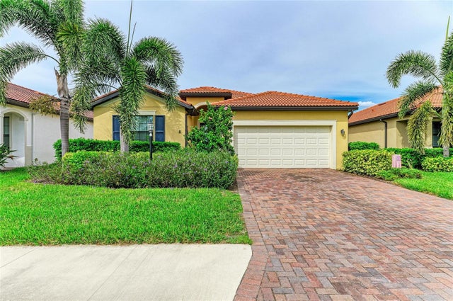 10221 Loch Lomond Drive, BRADENTON