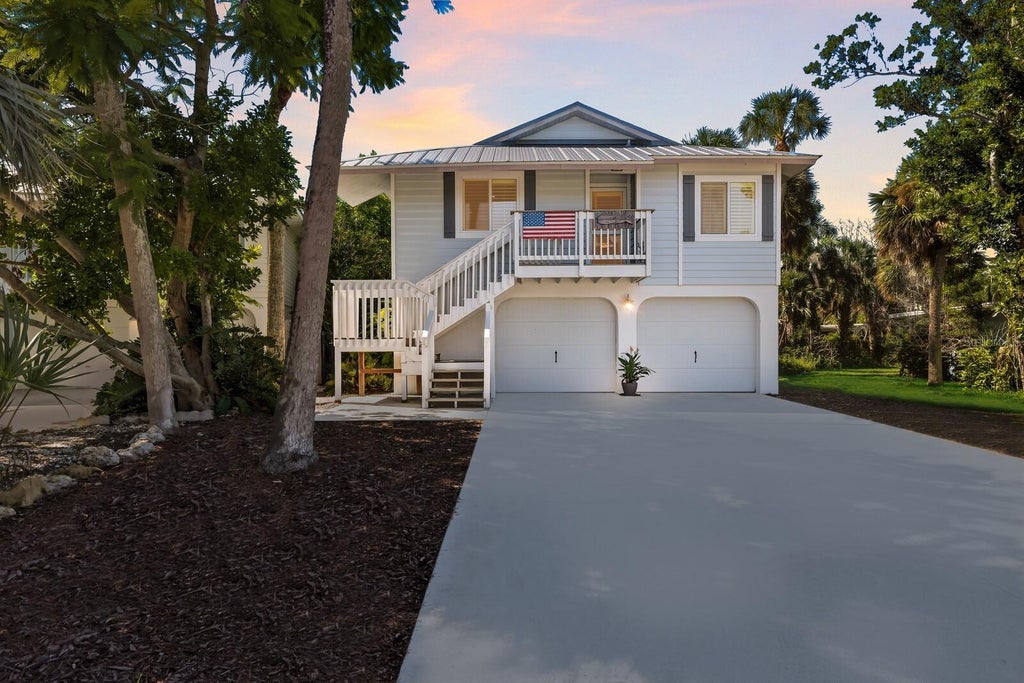 221 Island Circle, SARASOTA