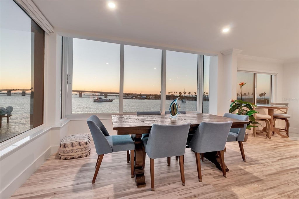 226 Golden Gate Point 21, SARASOTA