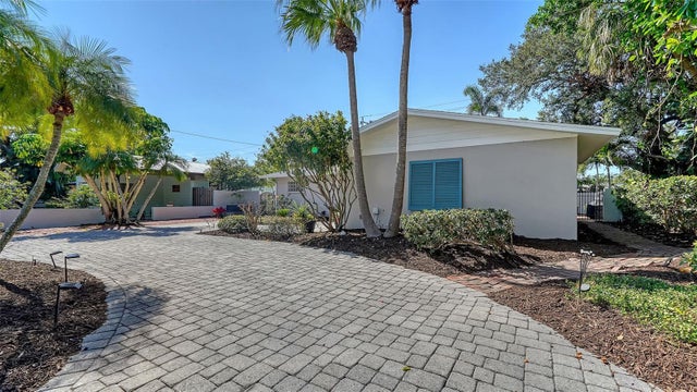 3530 Flores Avenue, SARASOTA