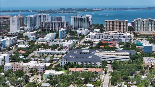 631 North Orange Avenue 208, SARASOTA