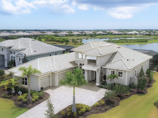 8477 Pavia Way, LAKEWOOD RANCH