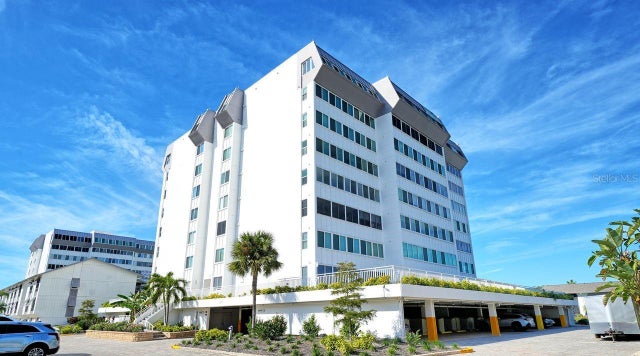 1125 West Peppertree Drive 302, SARASOTA