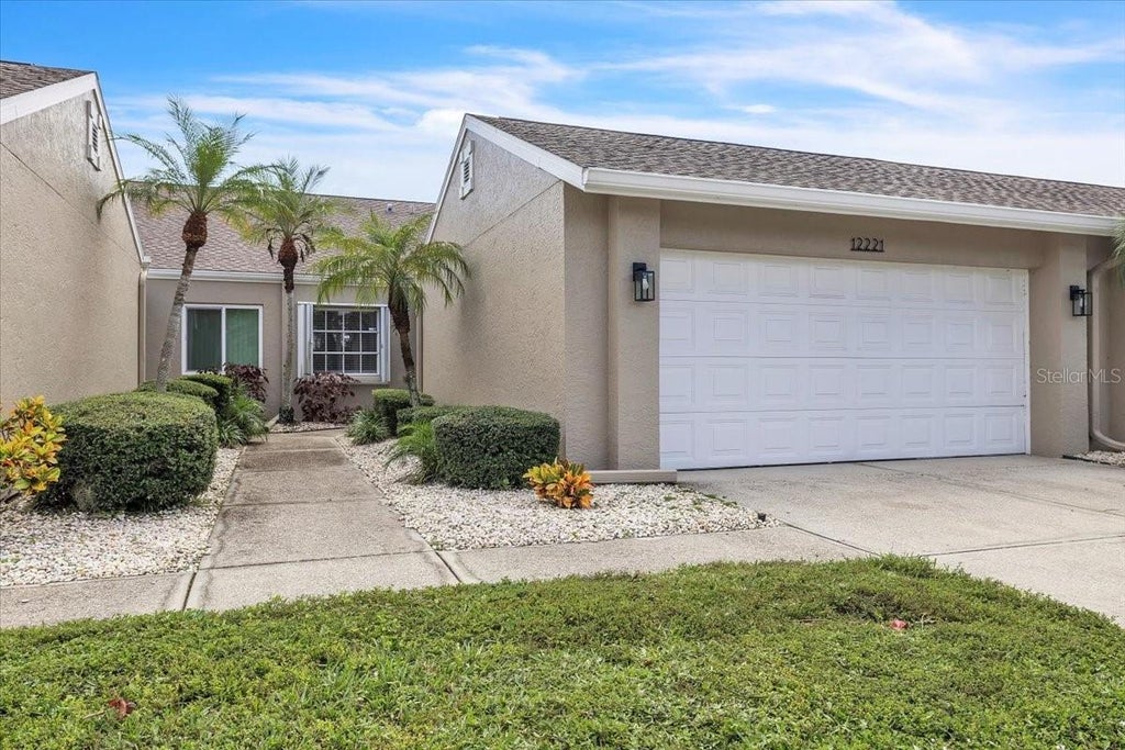 12221 Sw Kingsway Circle B2, LAKE SUZY