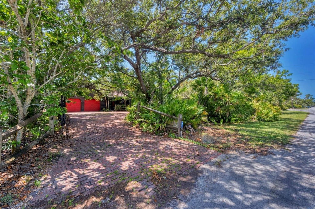 Listing photo for 1550 Bayshore Drive, ENGLEWOOD, FL