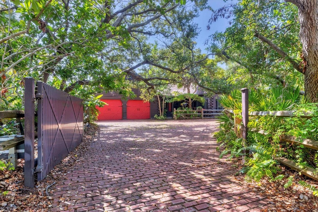 Listing photo for 1550 Bayshore Drive, ENGLEWOOD, FL