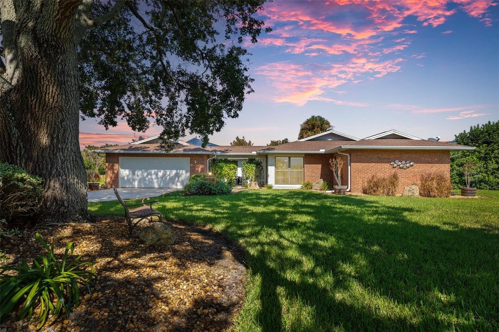 1 Flametree Court, PALM COAST