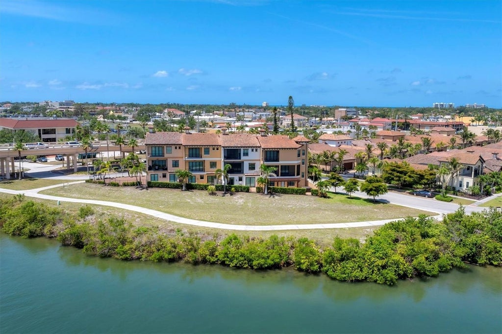 209 East Venice Avenue, VENICE