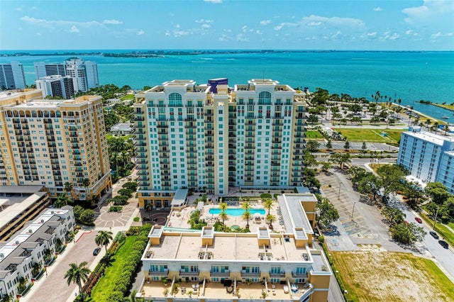 800 North Tamiami Trail 212, SARASOTA